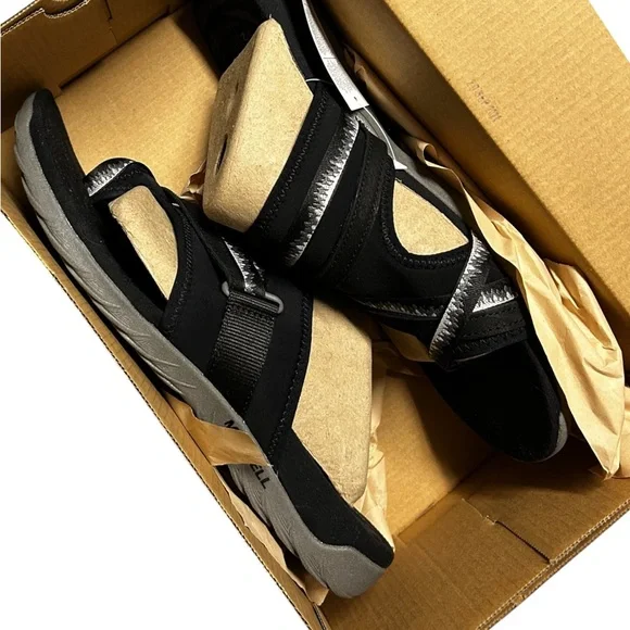 Women’s size 11 Merrell Water Sandals - Picture 6 of 9